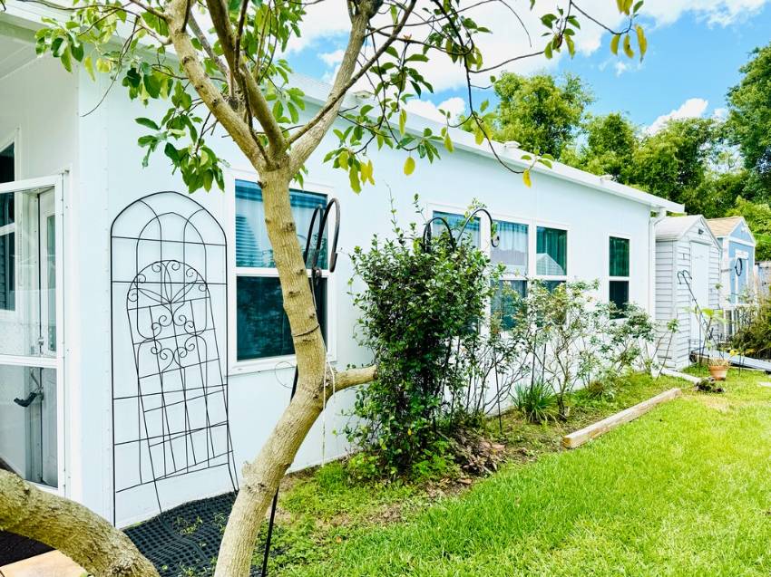 246 Greenhaven Lane W. a Dundee, FL Mobile or Manufactured Home for Sale